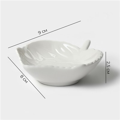 Блюдо фарфоровое Magistro «Лист», 9×8 см, цвет белый