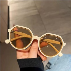 Женские солнцезащитные очки в стиле ретро молочного цвета