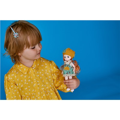 Шарнирная кукла с аксессуаром