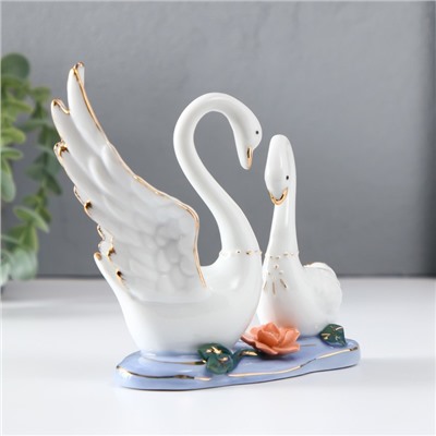 Сувенир керамика "Два лебедя в заводи с лотосом" 13 см